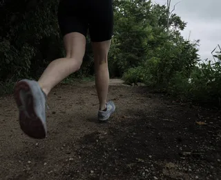 Saiba como correr pode aumentar o risco de câncer colorretal
