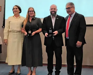 Secretária da Educação da Bahia recebe 'Prêmio Reconhecer'