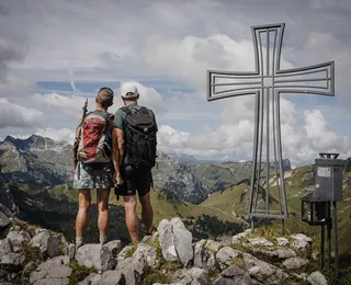 'Tinder das montanhas' une casais e viraliza na Suíça