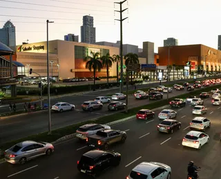 Trânsito lento na região do Salvador Shopping é alvo de reclamações