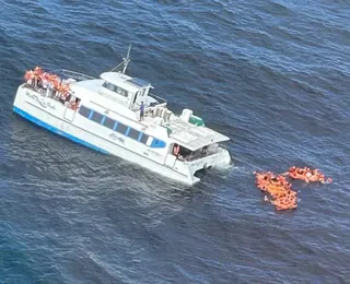 Turistas presentes em embarcação que colidiu relatam desespero: "Assustador"