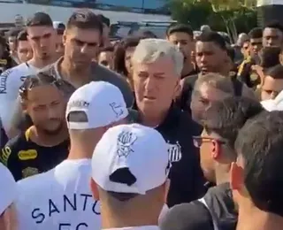 VÍDEO: torcedores do Santos invadem CT e protestam pós goleada sofrida