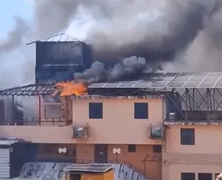 Vídeo: Incêndio atinge hotel em bairro de Salvador neste domingo