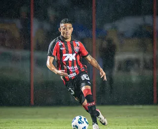 Vitória acumula desfalques e não terá lateral de origem contra o São Paulo