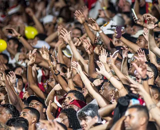Vitória vence, se afasta da má fase, mas permanece no Z-4 da Série A