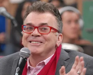 Walcyr Carrasco é flagrado paquerando homens mais jovens na web