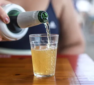 Ciência descobre o copo ideal para manter cerveja gelada por mais tempo - Imagem