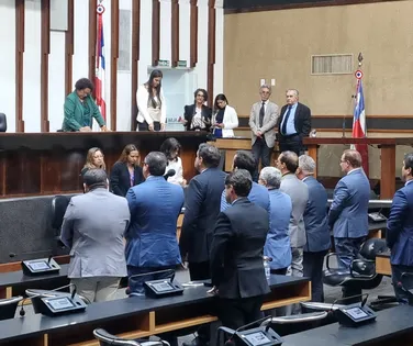 Deputados vão a Piatã ver de perto o ferro verde que vem da Chapada - Imagem