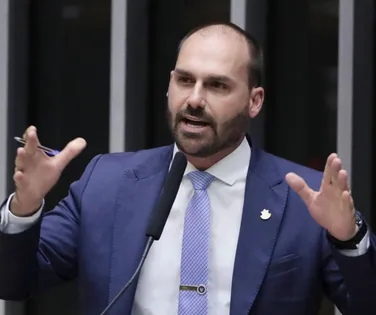 Eduardo Bolsonaro abre mão de mandato para ficar no exterior - Imagem