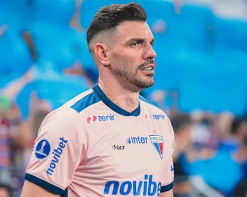 Em crise, Fortaleza deve usar 3º goleiro contra o Bahia no Brasileirão - Imagem
