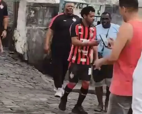 VÍDEO: anunciado pelo Vitória, Romarinho caminha no Pelourinho - Imagem