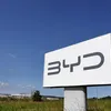 BYD eleva salário de operários em até 30% em fábrica na Bahia - Imagem