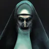 Maquiadora com fantasia de entidade demoníaca é barrada em shopping - Imagem