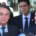 2026: Bolsonaro deve repetir estratégia de Lula em 2018 imagem