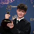 Ator de 'Adolescência' é o mais jovem a ganhar o Emmy imagem