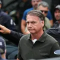 Ator faz piada sobre câncer de Bolsonaro: “É só uma gripezinha” imagem