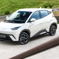 BYD Dolphin Mini vs. Honda CG: carro elétrico é mais econômico que moto? imagem