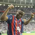 Bahia: Sidney brilha no meio-campo e mostra talento da Ilha de Maré imagem