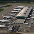 Ciberataque paralisa aeroportos europeus e causa caos em voos imagem