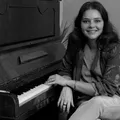Cineasta baiana dirige cinebiografia de Angela Ro Ro imagem