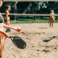 Confira dicas para começar a praticar beach tênis ou futevôlei imagem