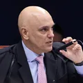 Detalhe inusitado em Moraes chama atenção em julgamento de Bolsonaro imagem