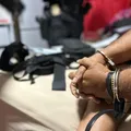 Dupla é presa em operação contra tráfico de armas em Salvador imagem