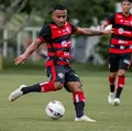 Fica no elenco? Volante campeão da Série B retorna de empréstimo imagem