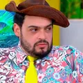 Humorista revela luta contra alcoolismo: "24 garrafas em 2 horas" imagem