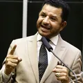 Justiça condena assessora que exigiu R$ 180 mil de ex-deputado baiano imagem