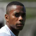 Justiça rejeita pedido de R$ 50 mil de familiares de Robinho imagem