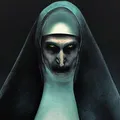 Maquiadora com fantasia de entidade demoníaca é barrada em shopping imagem