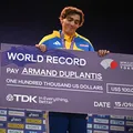 Mesmo atleta quebra recorde mundial de salto com vara pela 14ª vez imagem