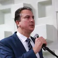 Ministro pede que brasileiros cobrem Congresso sobre PEC da Blindagem imagem