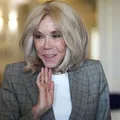 Primeira-dama da França precisará provar que é mulher; entenda imagem