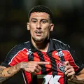 Protagonista com Ventura, Baralhas é enaltecido: "Volante artilheiro" imagem