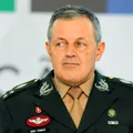 Risco de perda de visto do chefe do Exército gera reação de generais imagem