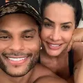 Scheila Carvalho muda visual e reação de Tony Salles chama atenção imagem