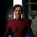 Tom Holland faz aparição pública após acidente no set de Homem-Aranha imagem
