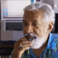 Última entrevista de Letieres Leite emociona em documentário exibido em Brasília imagem