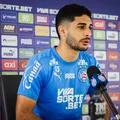 Versátil, Michel Araujo diz poder jogar "em qualquer lugar do campo" imagem