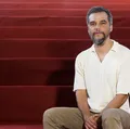 Wagner Moura descreve como é voltar ao teatro: "Fico mais inteligente" imagem