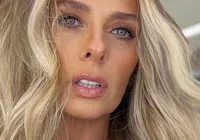 Adriane Galisteu posa com painel de Ayrton Senna e agita web imagem