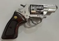Arma usada em assalto de ex-sogros de Bolsonaro tem numeração raspada imagem