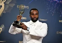 Ator faz história no Emmy como primeiro homem negro a vencer categoria