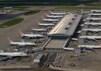 Ciberataque paralisa aeroportos europeus e causa caos em voos imagem