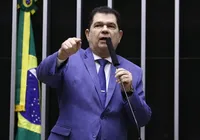 Deputado Mauro Benevides Filho é internado após AVC
