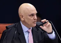 Detalhe inusitado em Moraes chama atenção em julgamento de Bolsonaro imagem