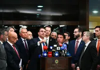 Flávio Bolsonaro acusa Moraes de vingança em voto contra ex-presidente imagem