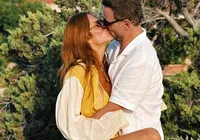 Giovanna Ewbank polemiza ao ganhar beijo de amigo: “Só existe amor"